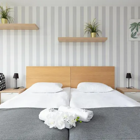 Center Powisle By Renters * Warsaw